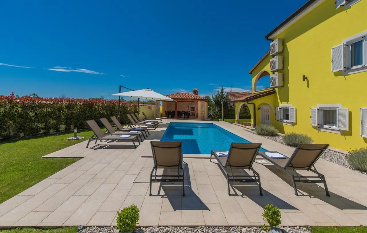 Gorgeous Apartments With Shared Heated Pool Musalez