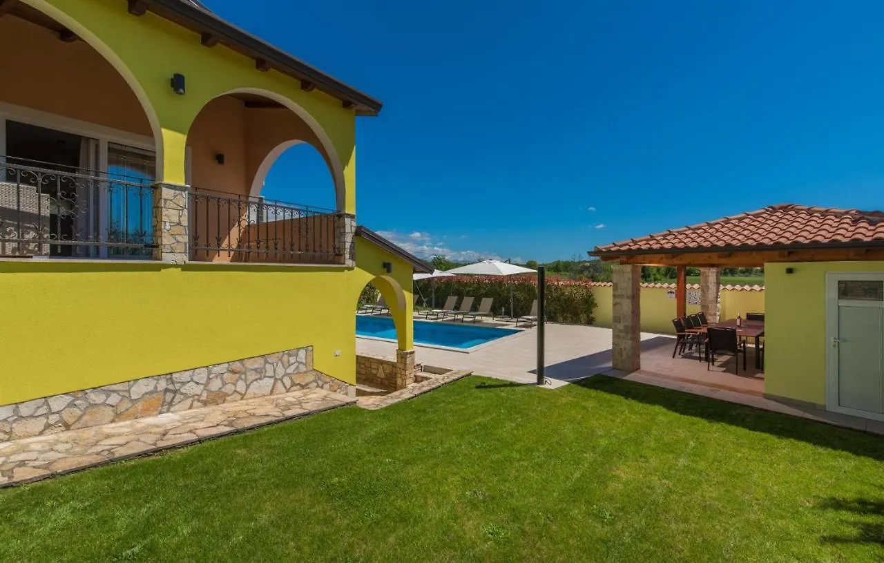 Gorgeous Apartments With Shared Heated Pool Musalez 0*,