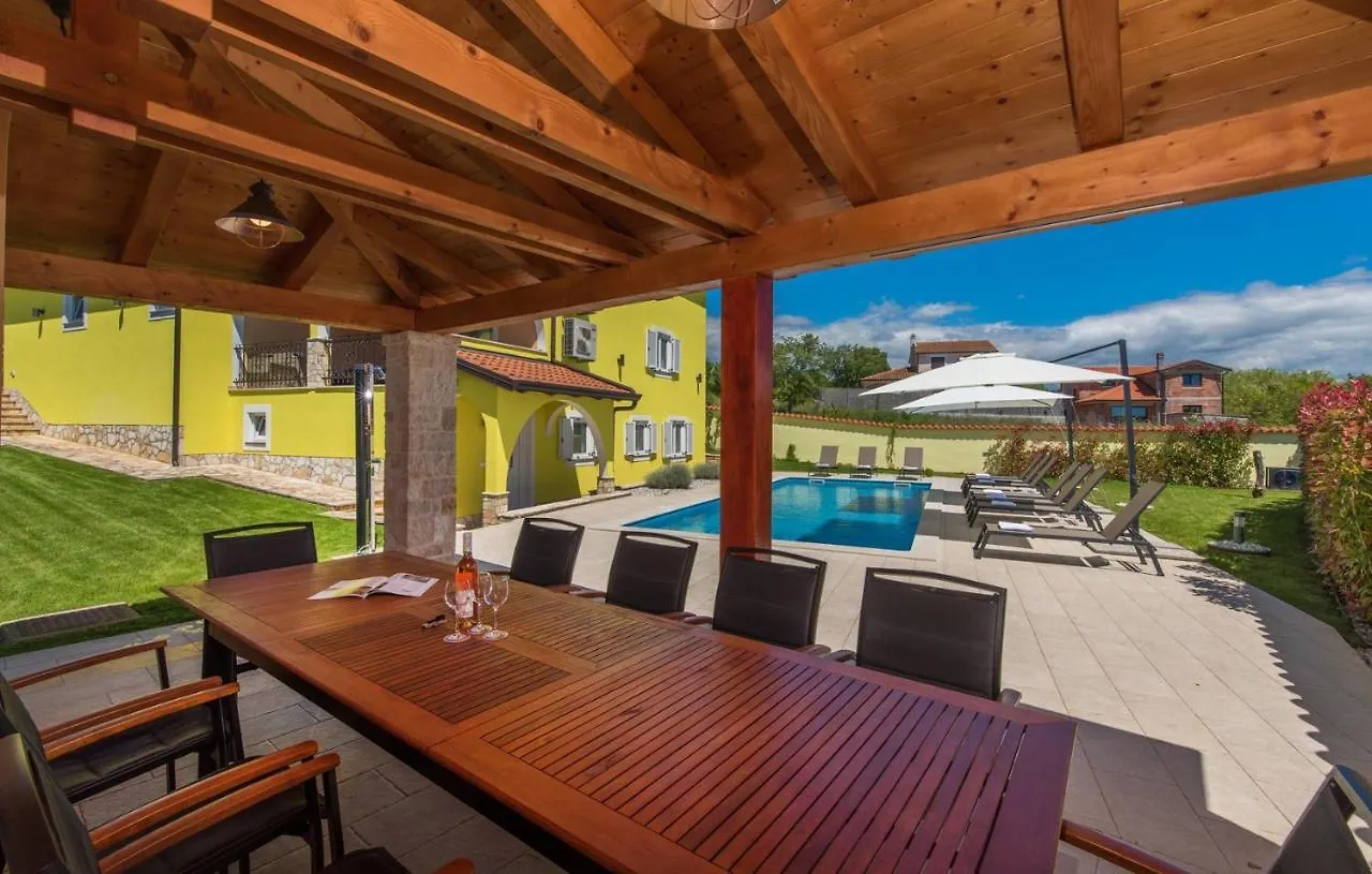 Gorgeous Apartments With Shared Heated Pool Musalez Guest house