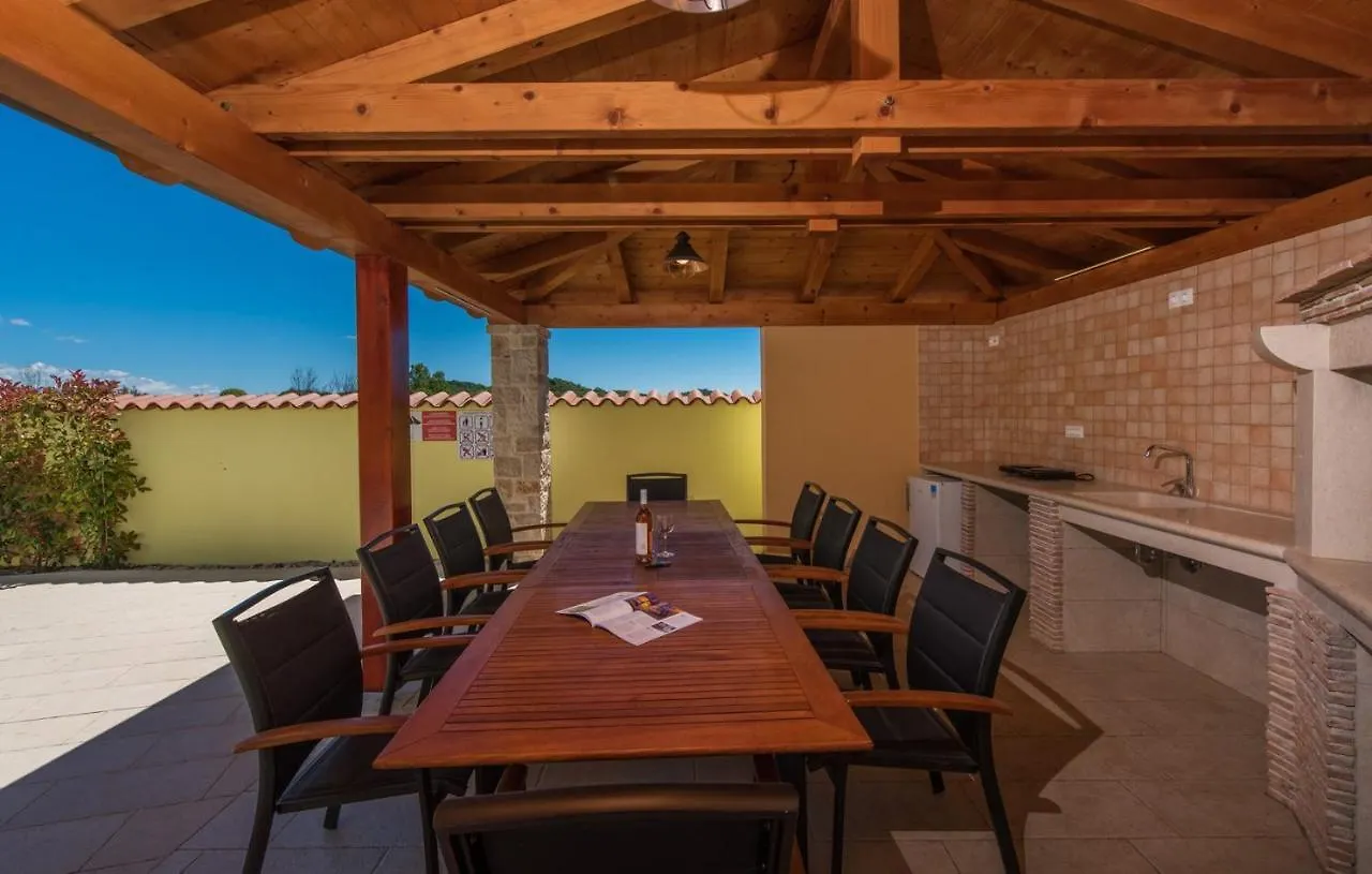 Gorgeous Apartments With Shared Heated Pool Musalez Guest house