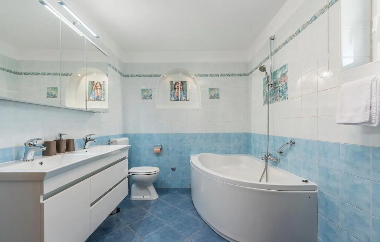Gorgeous Apartments With Shared Heated Pool Musalez Guest house