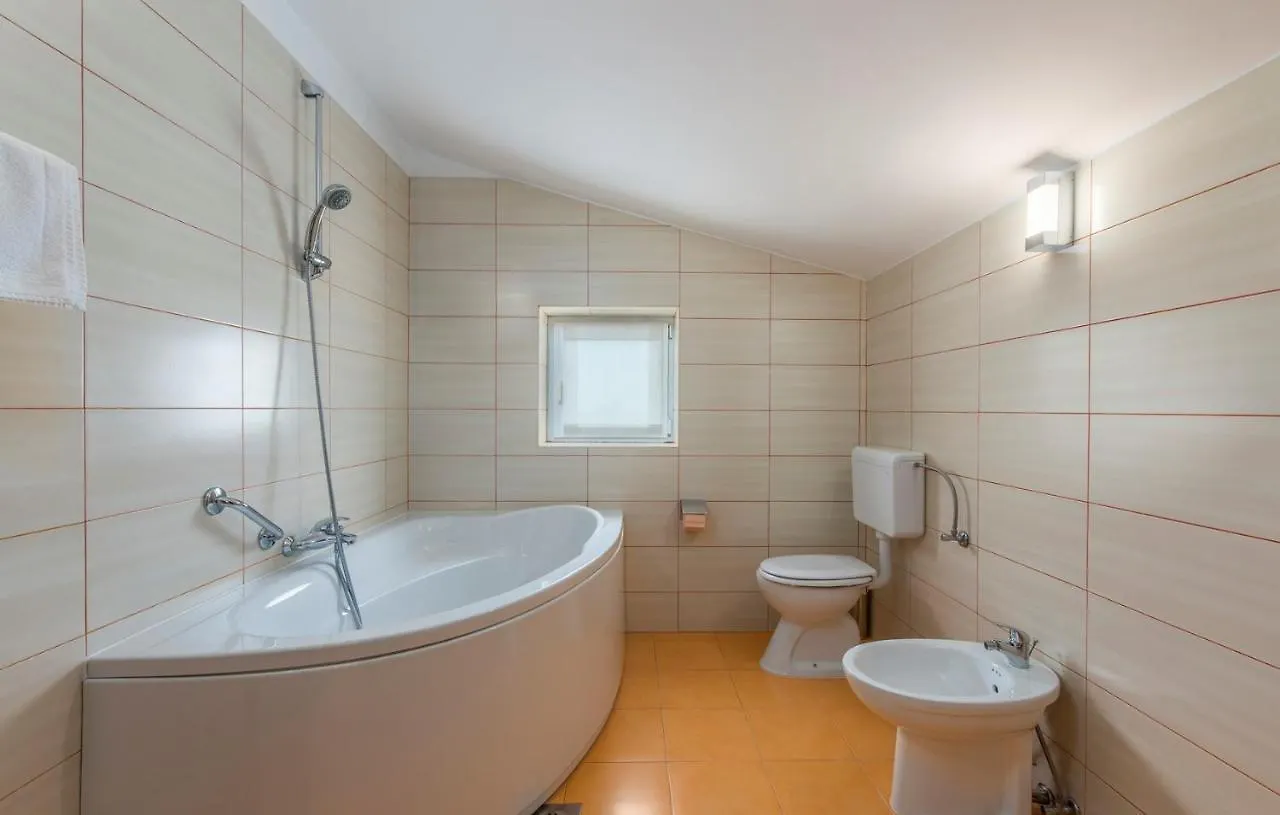 Gorgeous Apartments With Shared Heated Pool Musalez