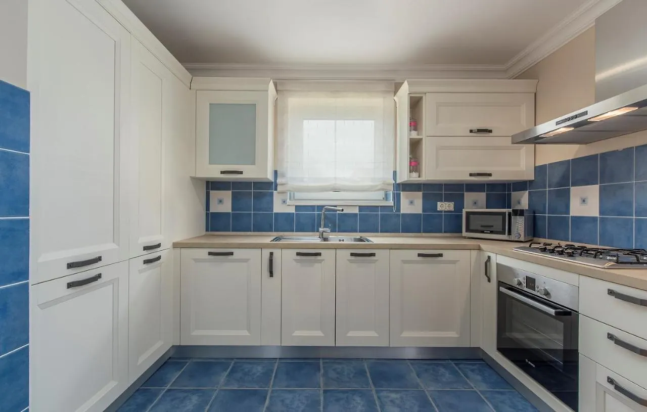 Gorgeous Apartments With Shared Heated Pool Musalez