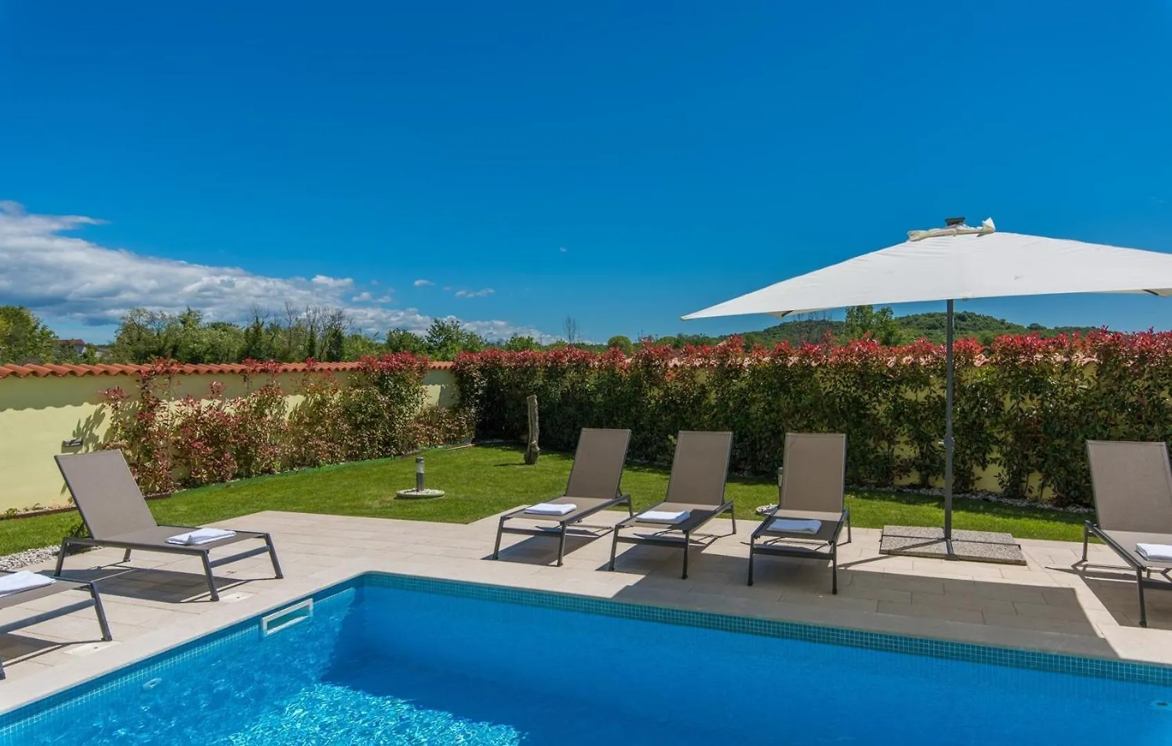 Guest house Gorgeous Apartments With Shared Heated Pool Musalez Croatia