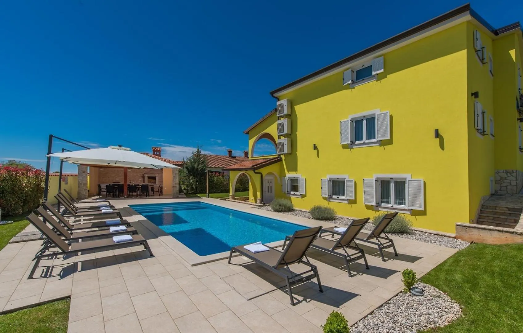 Gorgeous Apartments With Shared Heated Pool Musalez