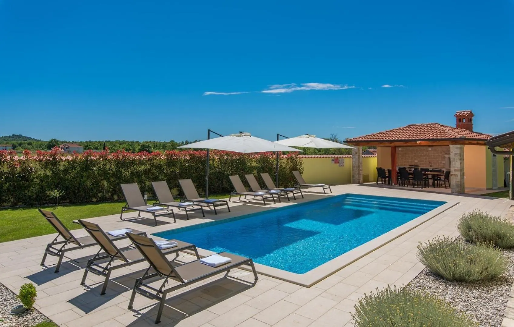 Gorgeous Apartments With Shared Heated Pool Musalez Croatia